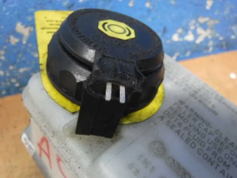 Цилиндр тормозной главный Skoda Octavia A5