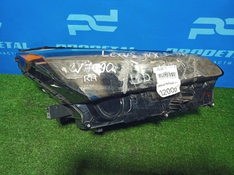 Фара правая Lexus NX200
