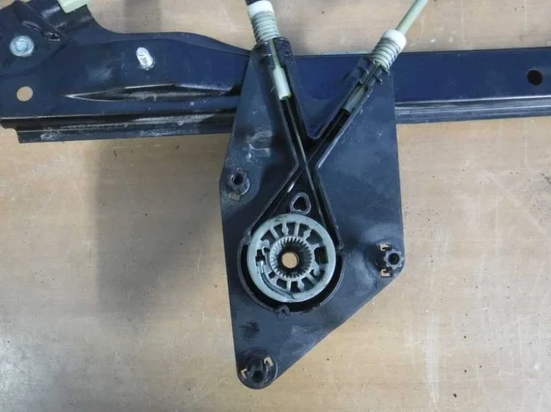 Стеклоподъемник эл. передний правый Volkswagen