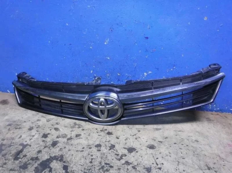 Решетка радиатора Toyota Camry V50