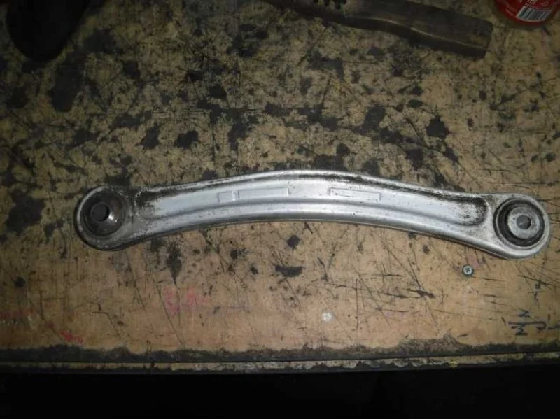 Рычаг задний левый Volkswagen Touareg
