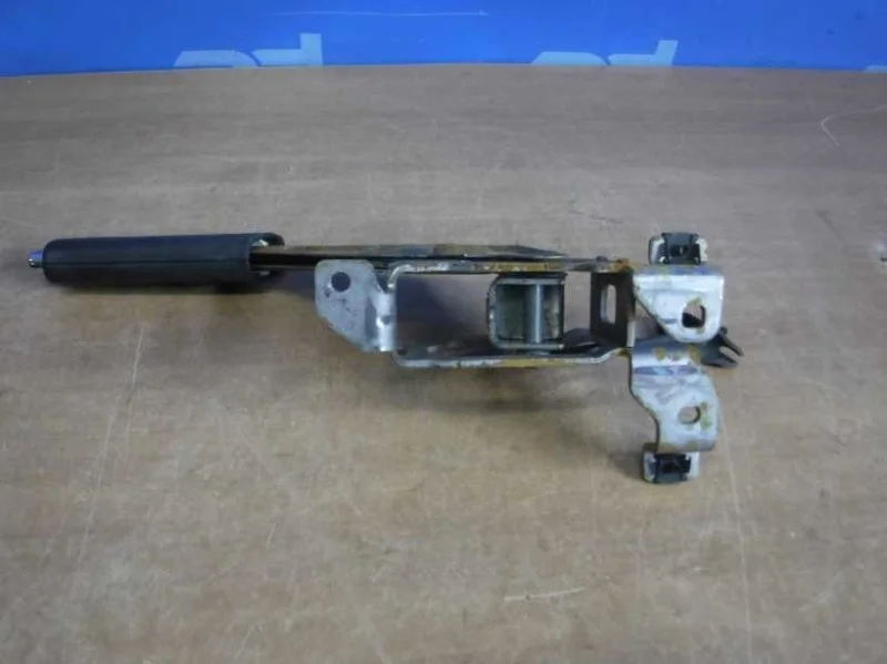 Рычаг стояночного тормоза Skoda Octavia A5