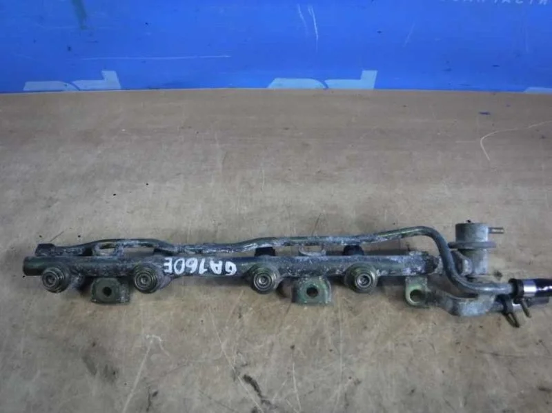 Рейка топливная (рампа) Nissan Primera P11E