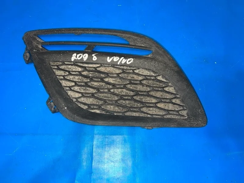 Решетка в бампер правая Volvo XC60 2008-2017