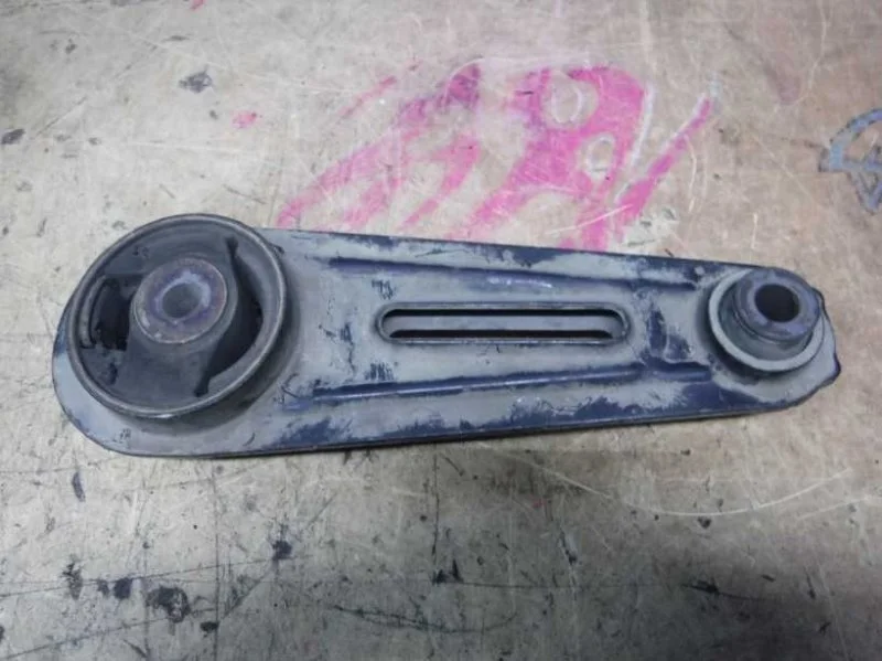 Опора двигателя задняя Nissan Qashqai J10