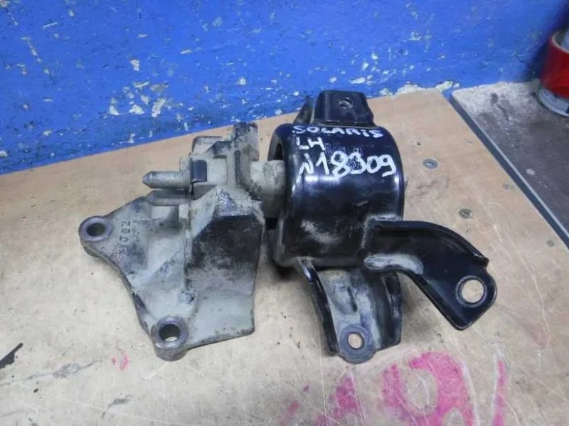 Опора КПП левая Hyundai Solaris