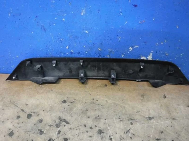 Накладка двери багажника Mitsubishi Outlander XL