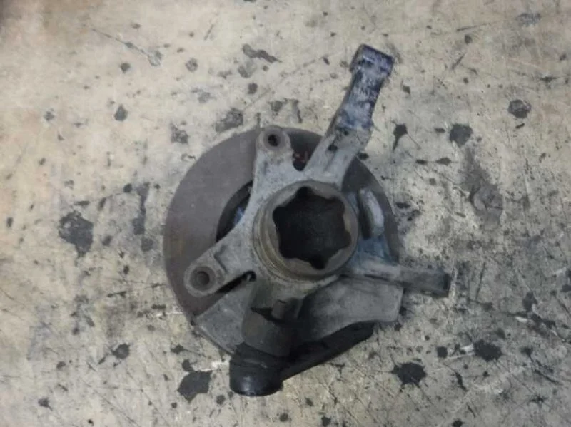 Кулак поворотный передний правый Chevrolet Aveo