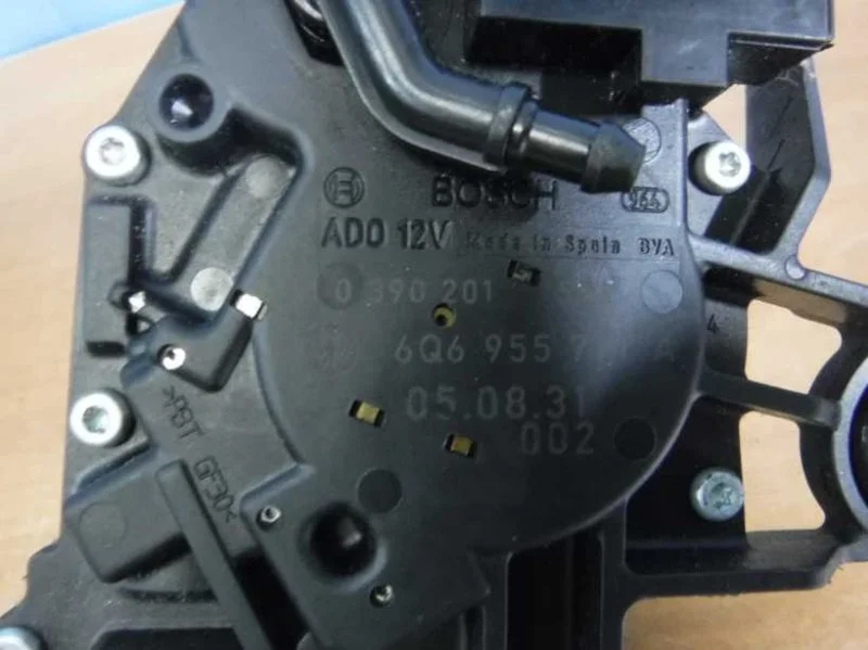 Моторчик стеклоочистителя задний Volkswagen Polo