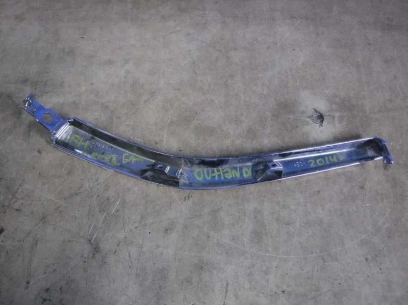 Накладка бампера передняя правая Mitsubishi