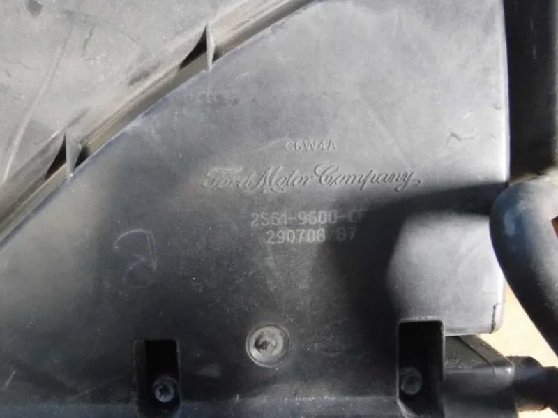 Корпус воздушного фильтра Ford Fusion