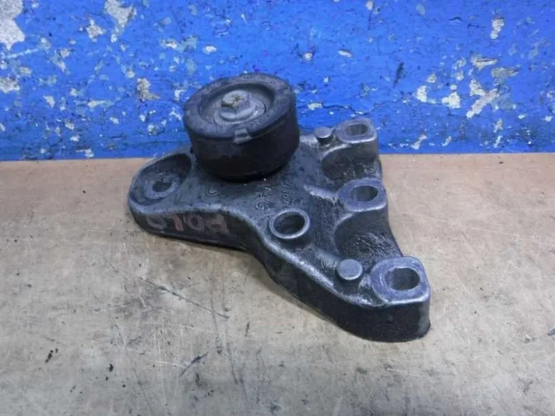 Кронштейн двигателя Volkswagen Polo