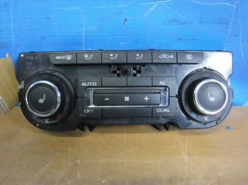 Блок управления климатической установкой Skoda