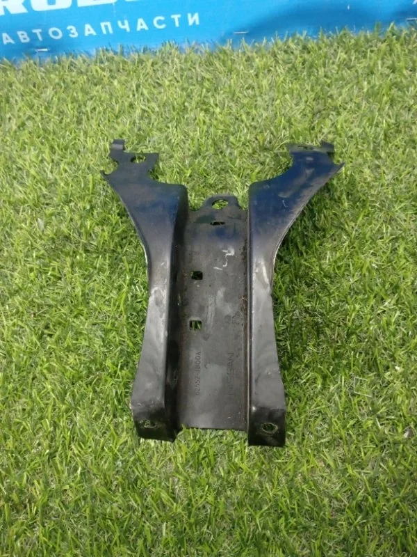 Кронштейн замка капота Nissan Qashqai+2 JJ10