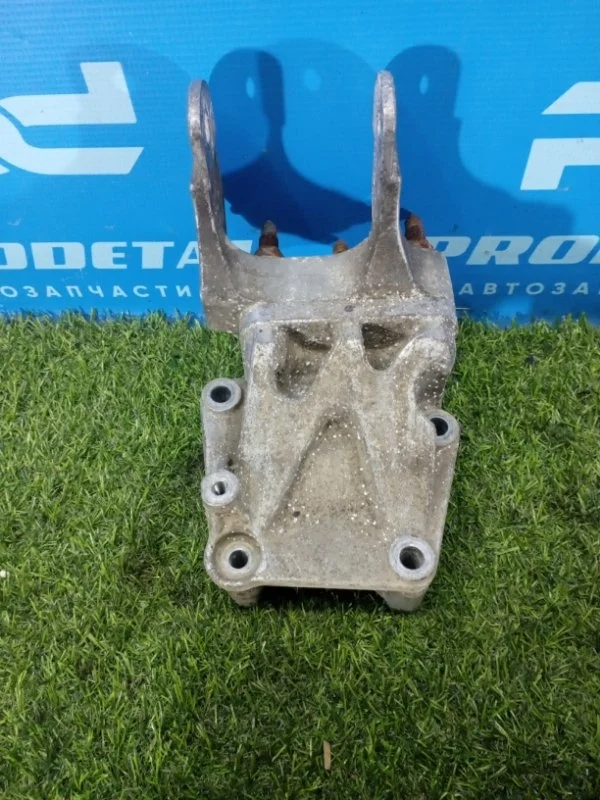 Кронштейн двигателя задний Mitsubishi Outlander XL