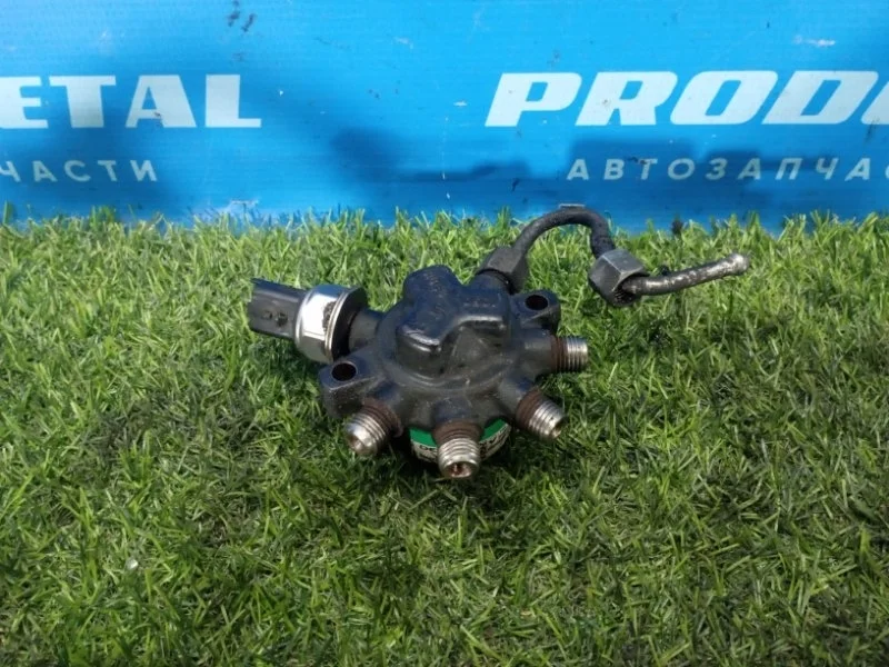 Рейка топливная (рампа) Renault Megane 2 1.5