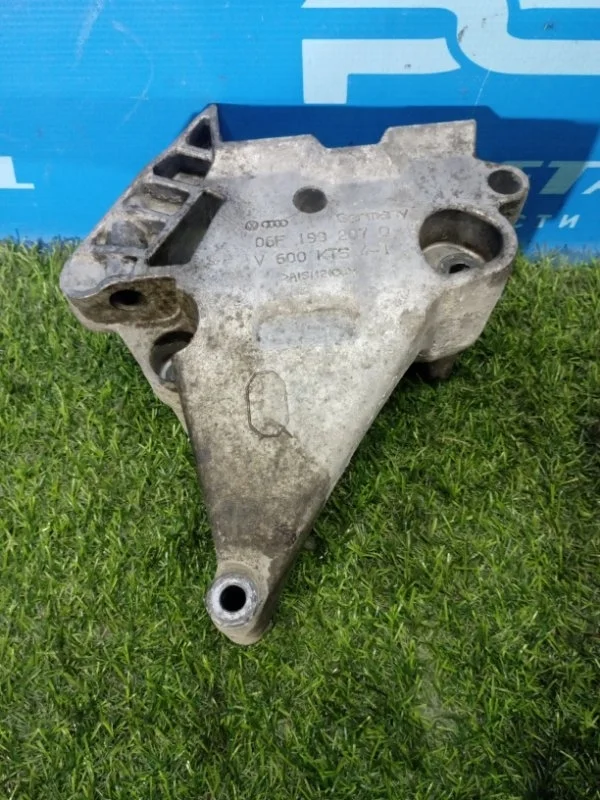 Кронштейн двигателя Skoda Octavia A5 BSE 2004-2013