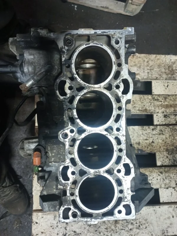 Блок цилиндров Ford Mondeo 3 1.8 16V CHBA