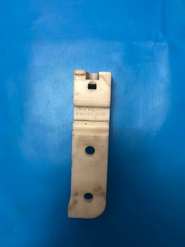 Кронштейн бампера передний Mitsubishi Outlander XL