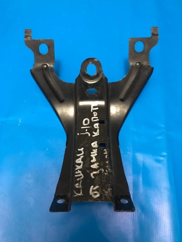 Кронштейн замка капота Nissan Qashqai J10