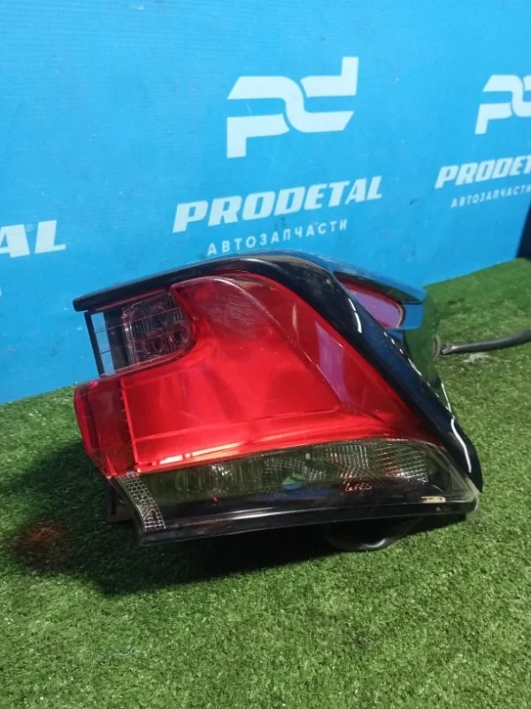 Фонарь задний правый Lexus NX200