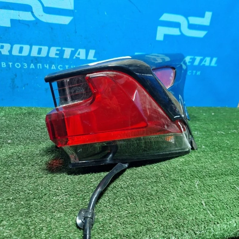 Фонарь наружный задний правый Lexus NX200