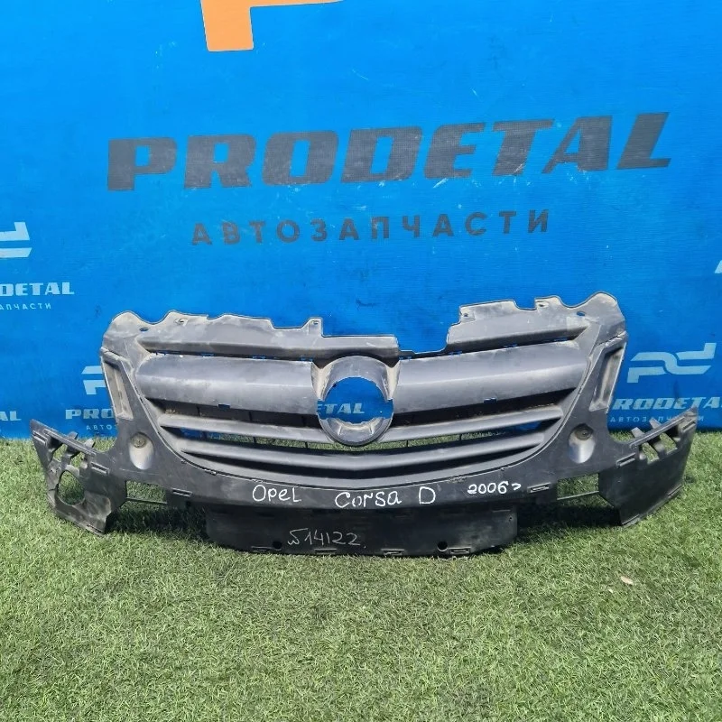Решетка радиатора передняя Opel Corsa