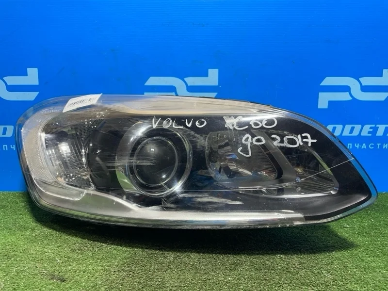 Фара передняя правая Volvo XC60