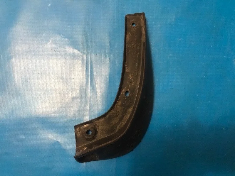 Брызговик передний правый Kia Ceed 2007-2012