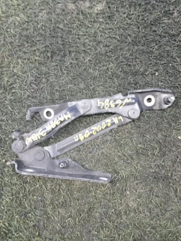 Петля крышки багажника Mazda 3 BK 2002-2009