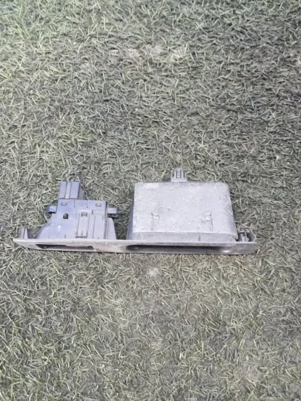 Кнопка стеклоподъемника задняя правая Nissan