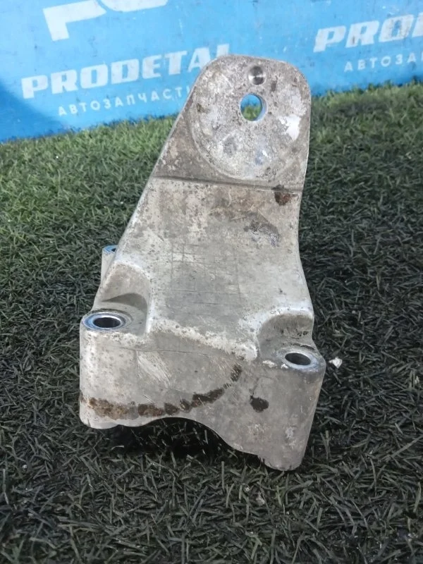 Кронштейн двигателя левый Kia Sorento 2002-2009