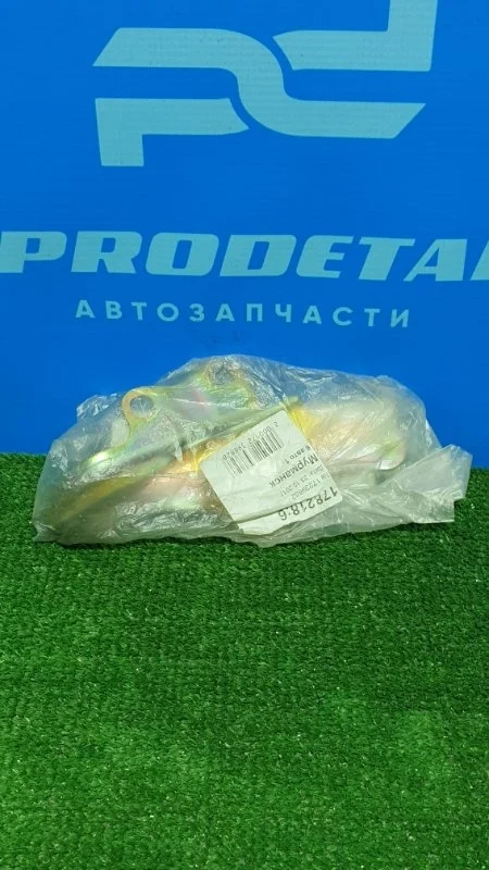 Петля капота правая