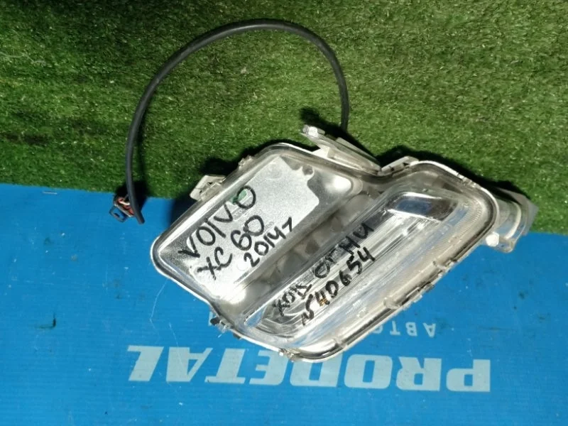 Фара противотуманная передняя левая Volvo XC60