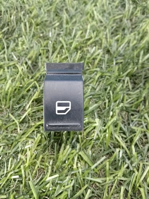 Кнопка стеклоподъемника передняя правая Volkswagen