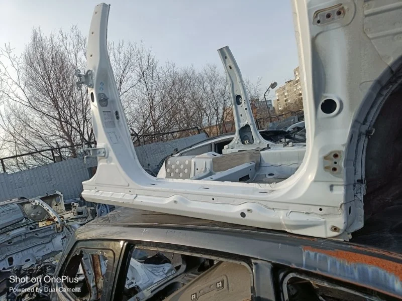 Порог со стойкой правый Toyota Avensis