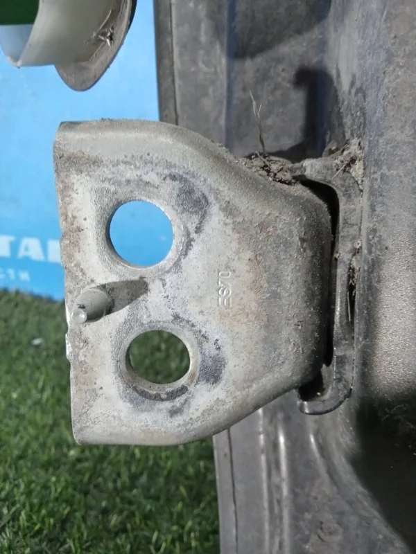 Петля двери передняя правая Citroen C4 2 2011&gt;