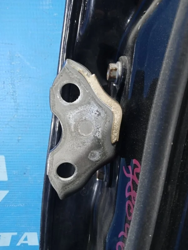 Петля двери задняя правая Toyota Camry V40