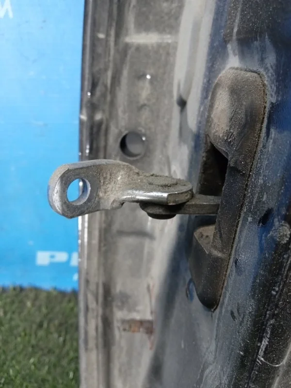 Ограничитель двери задний правый Renault Logan