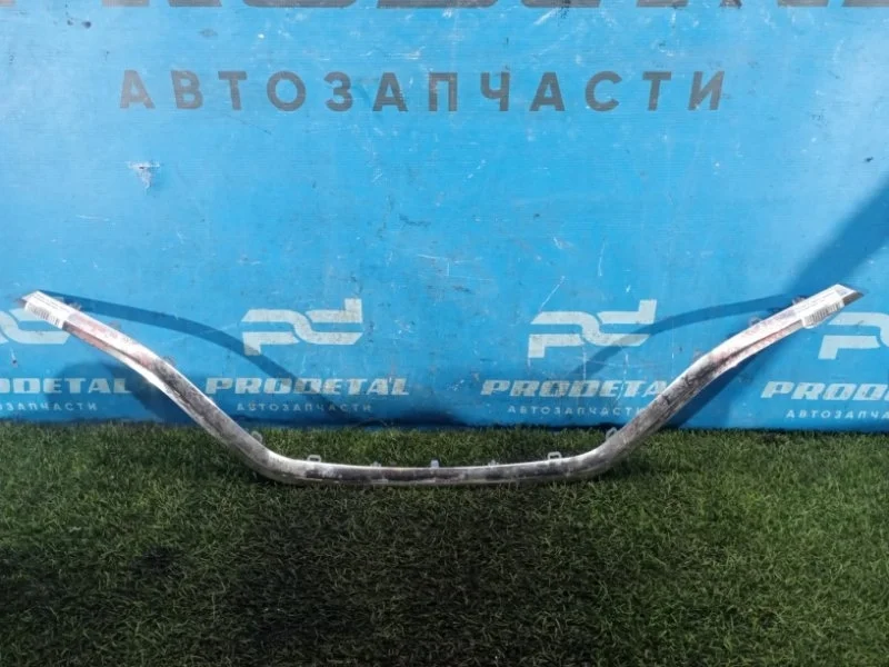 Накладка решетки радиатора Renault Kaptur 2016&gt;