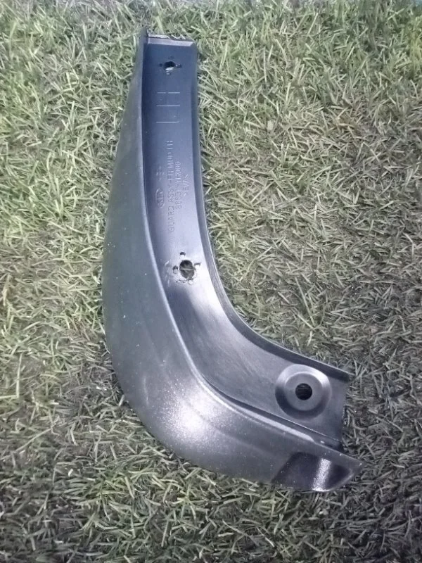 Брызговик передний левый Kia Ceed 2007&gt;