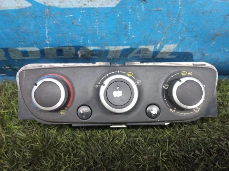 Блок управления отопителем Renault Fluence K4M