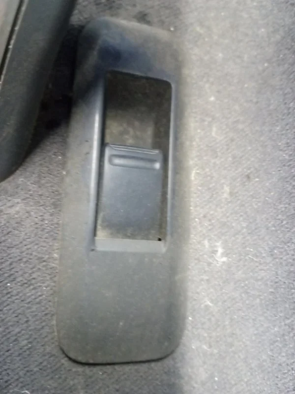 Кнопка стеклоподъемника задняя правая Nissan