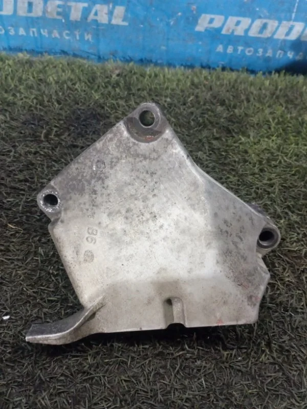 Кронштейн двигателя правый Opel Astra J 2010-2017