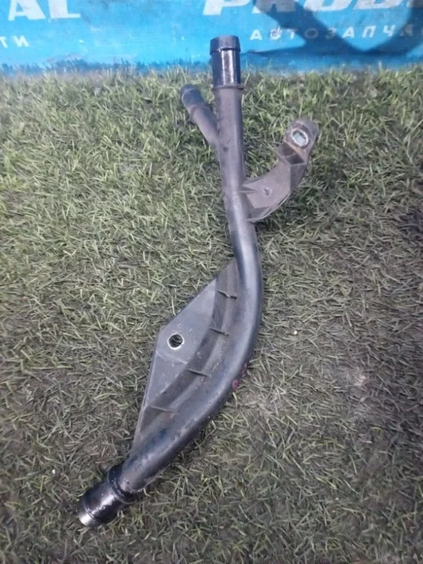 Трубка системы охлаждения двигателя Skoda Octavia