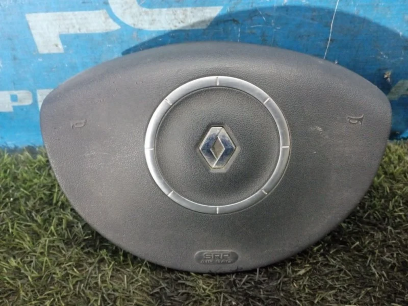 Подушка безопасности в рулевое колесо Renault