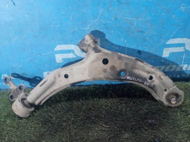 Рычаг передний правый Nissan Almera Classic B10