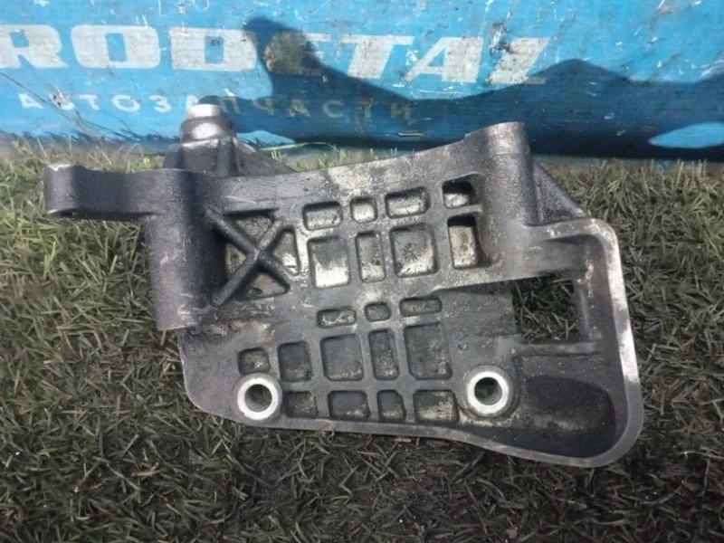 Кронштейн генератора Volkswagen Touareg 2010-2018