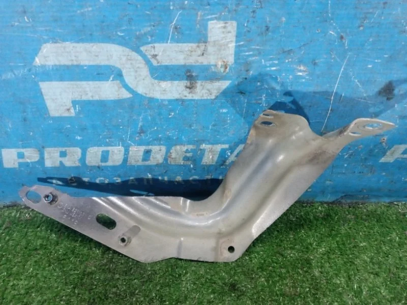 Кронштейн крепления передний левый Volkswagen