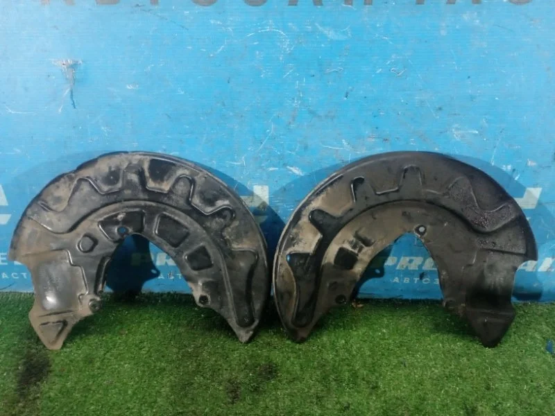 Пыльник тормозного диска передний Volkswagen